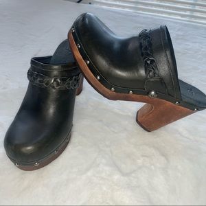 UGG Kaylee Black Leather Studded Clogs Mules Heels Shearling Lined 3206 Womens 8